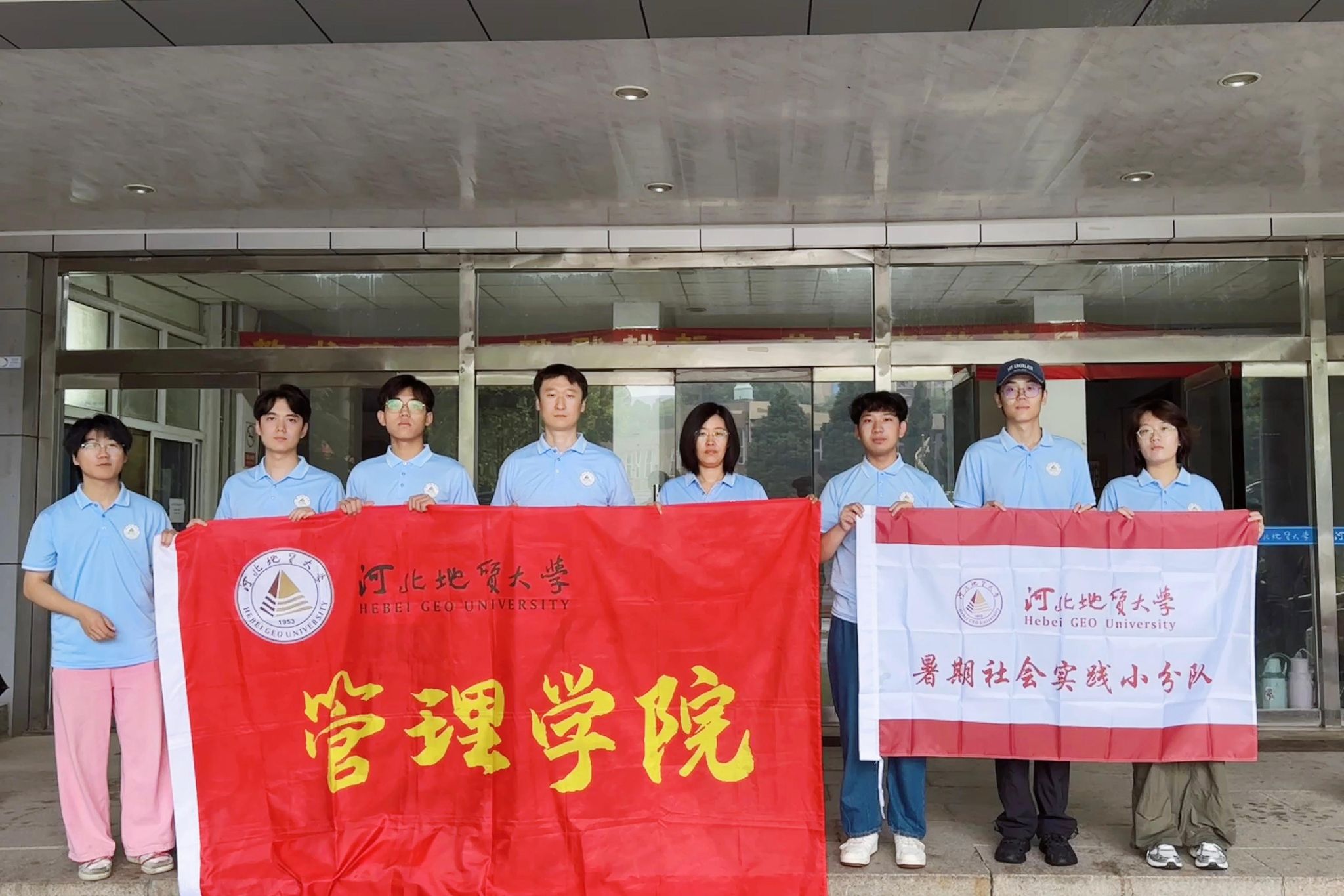 管理学院语道弘文小分队出发.jpg 管理学院语道弘文小分队出发.jpg