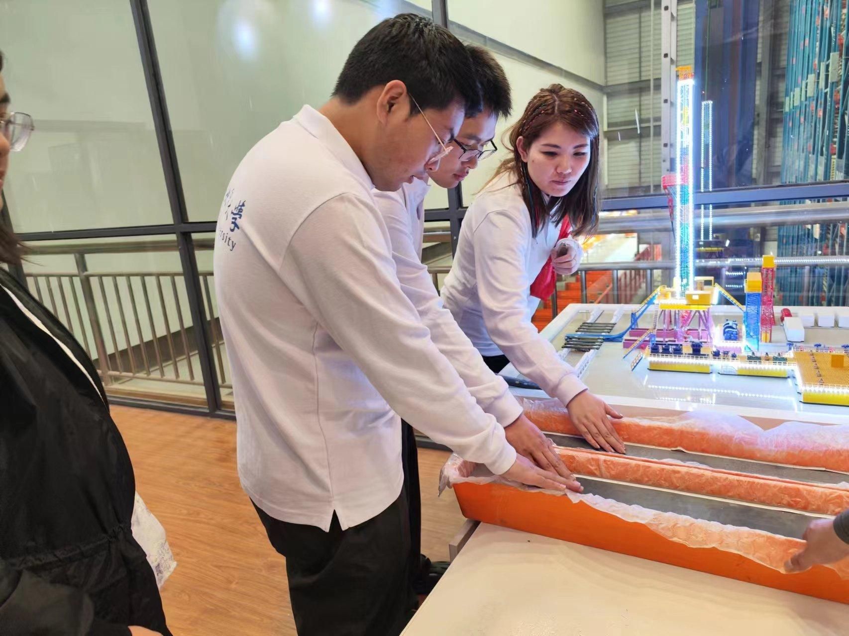 西藏自治区实物地质资料库展厅参观照片.jpg