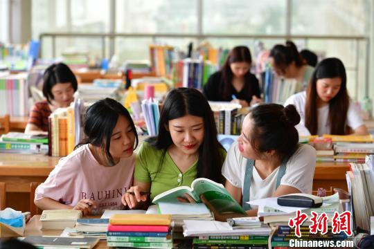 河北一大学女生宿舍获赞“最牛宿舍”9名同学8人考研成功